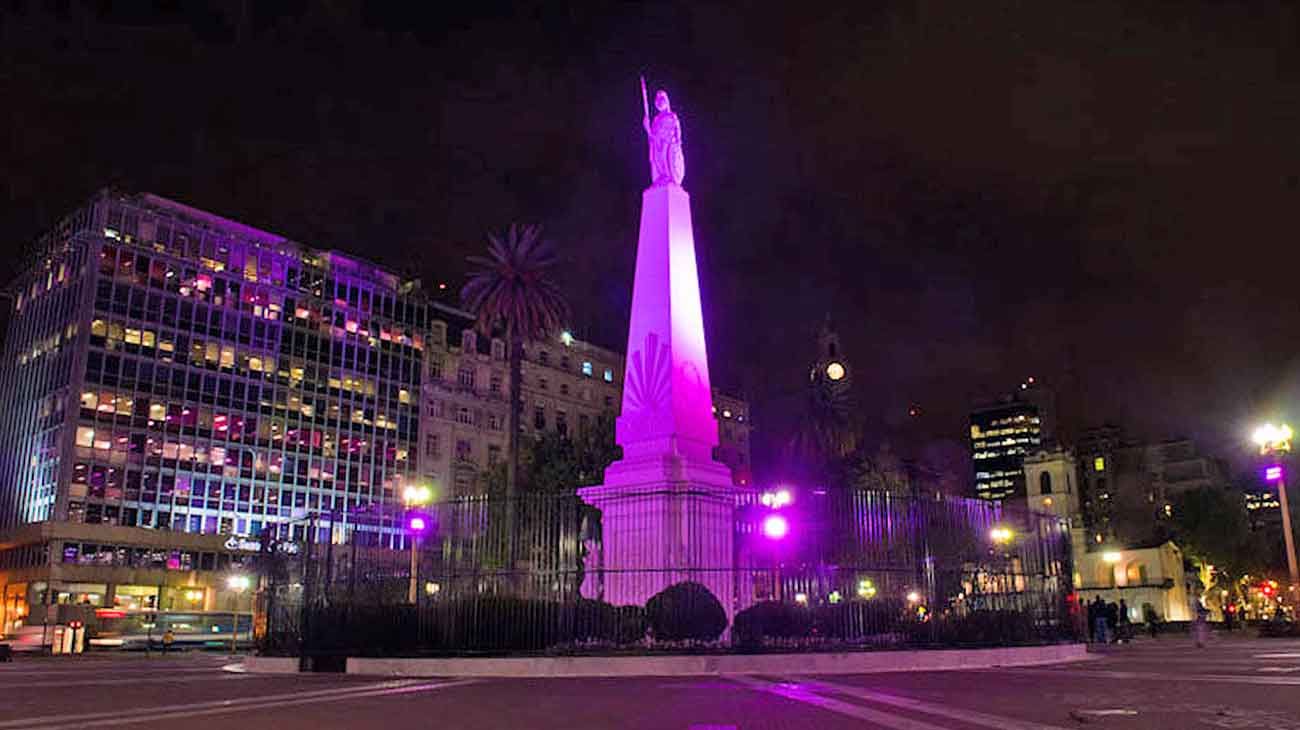 La Ciudad ilumina monumentos y destaca el trabajo de ellas en el cine