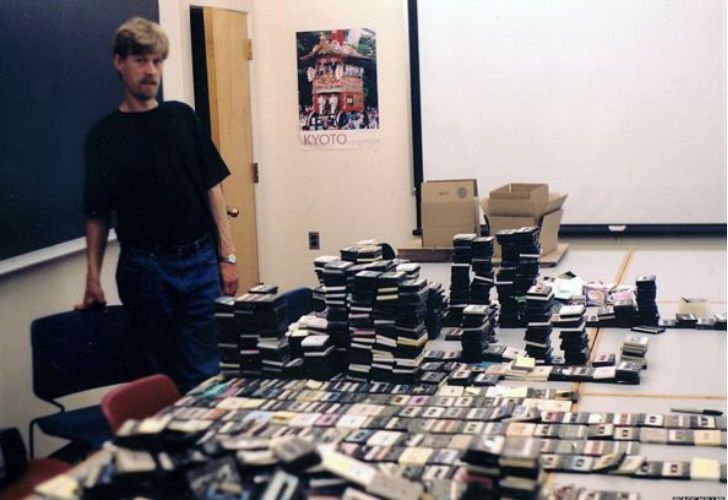 Hallan cassettes que revelan intimidades de la vida de Bin Laden