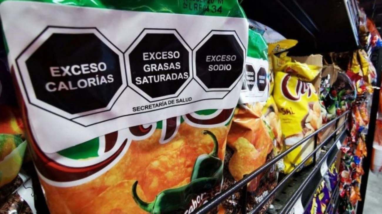 Sellos negros en los alimentos, el debate sin fin
