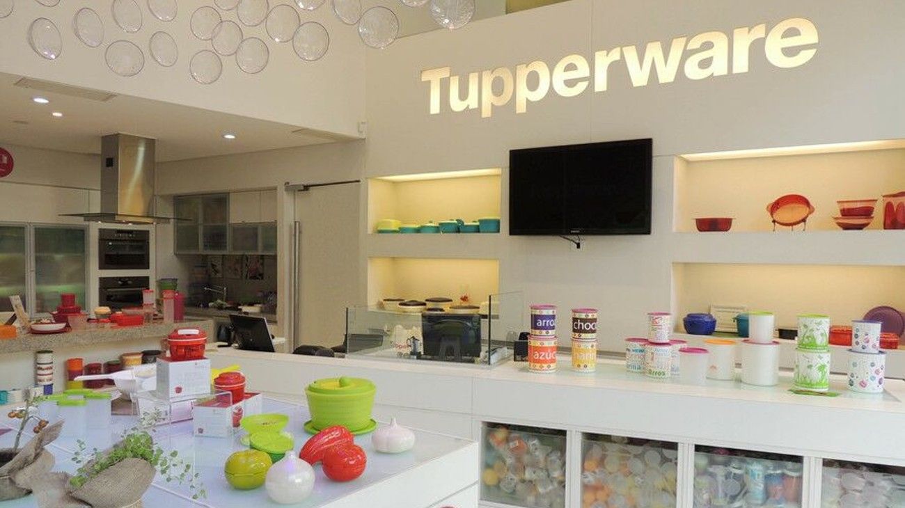 Las acciones de Tupperware se desploman y aparecen versiones de quiebra