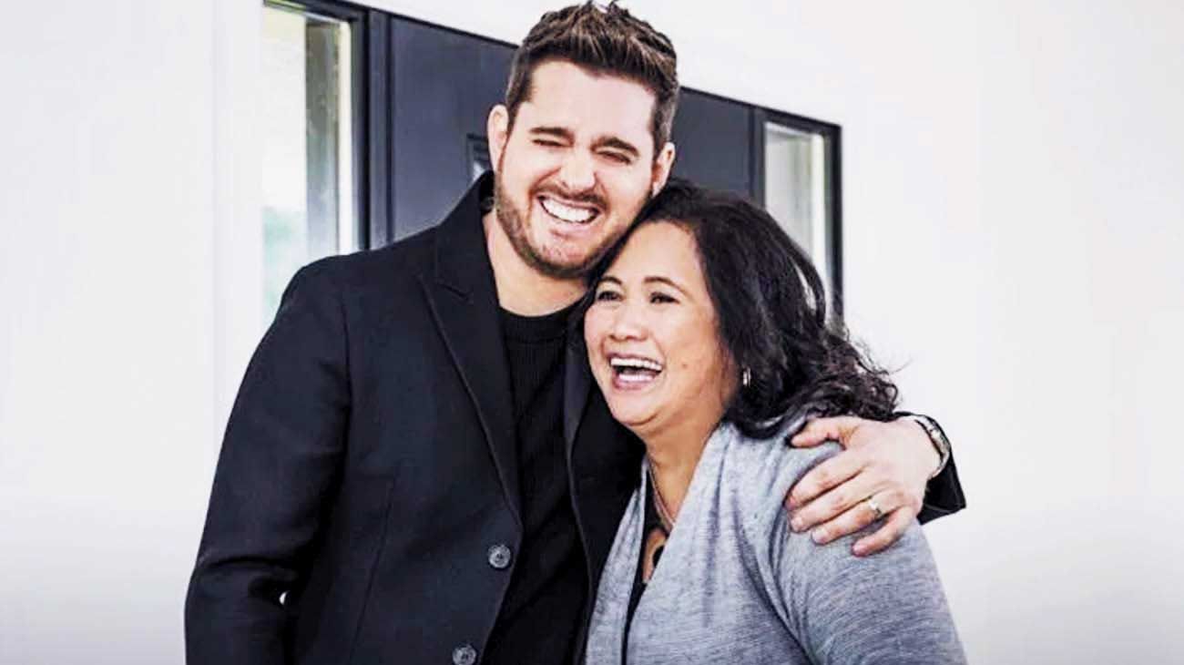 Bublé le regaló una casa a la mujer que cuidó a su abuelo