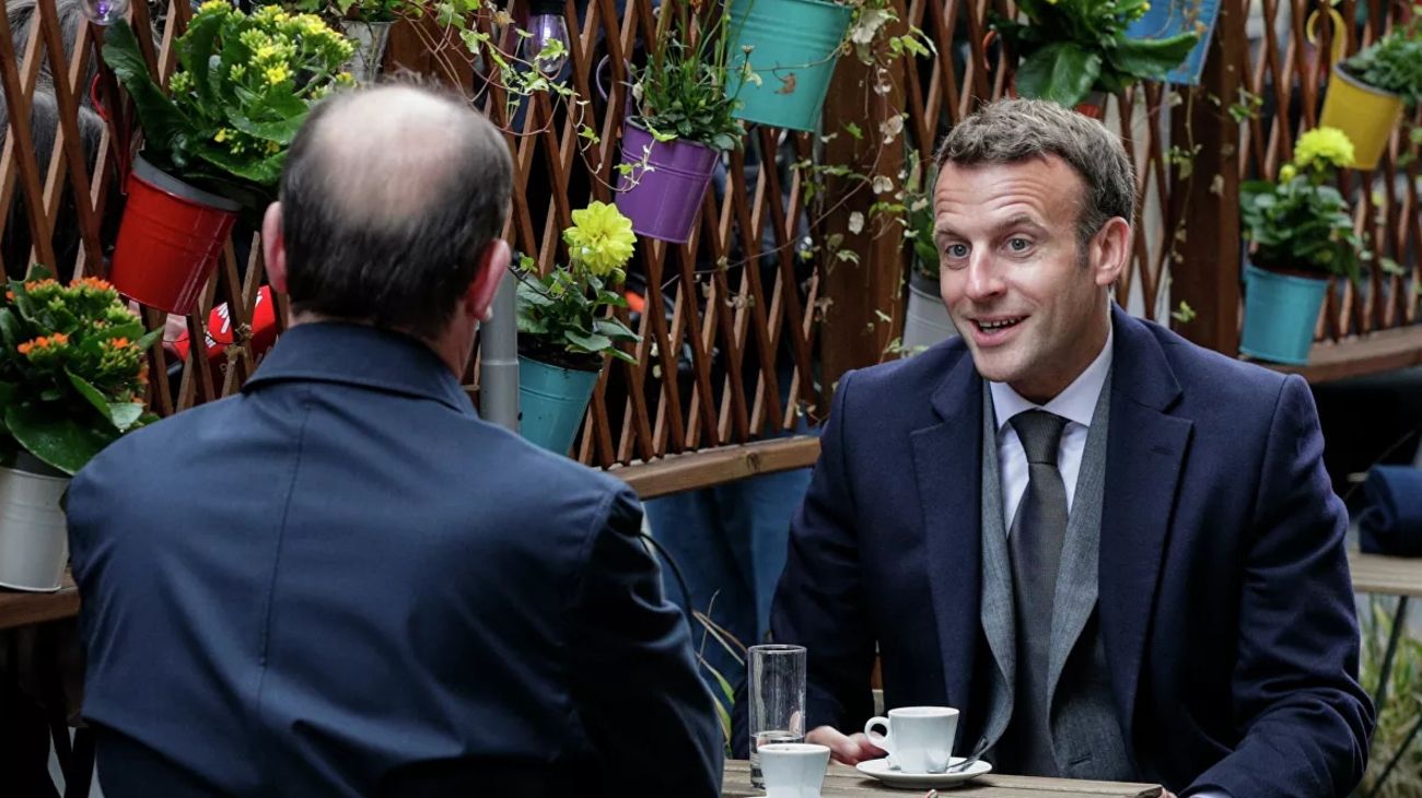 Tras seis meses de cierre, Francia reabre sus clásicas terrazas de café y restaurantes
