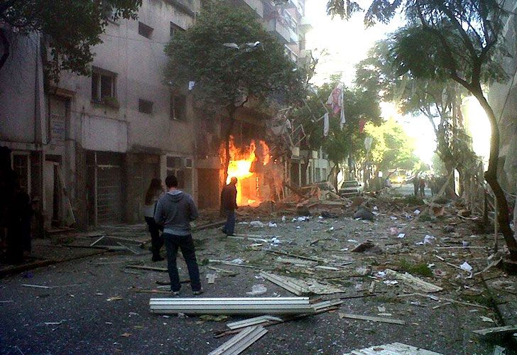Explosión en Rosario: hallan a cuatro personas con vida