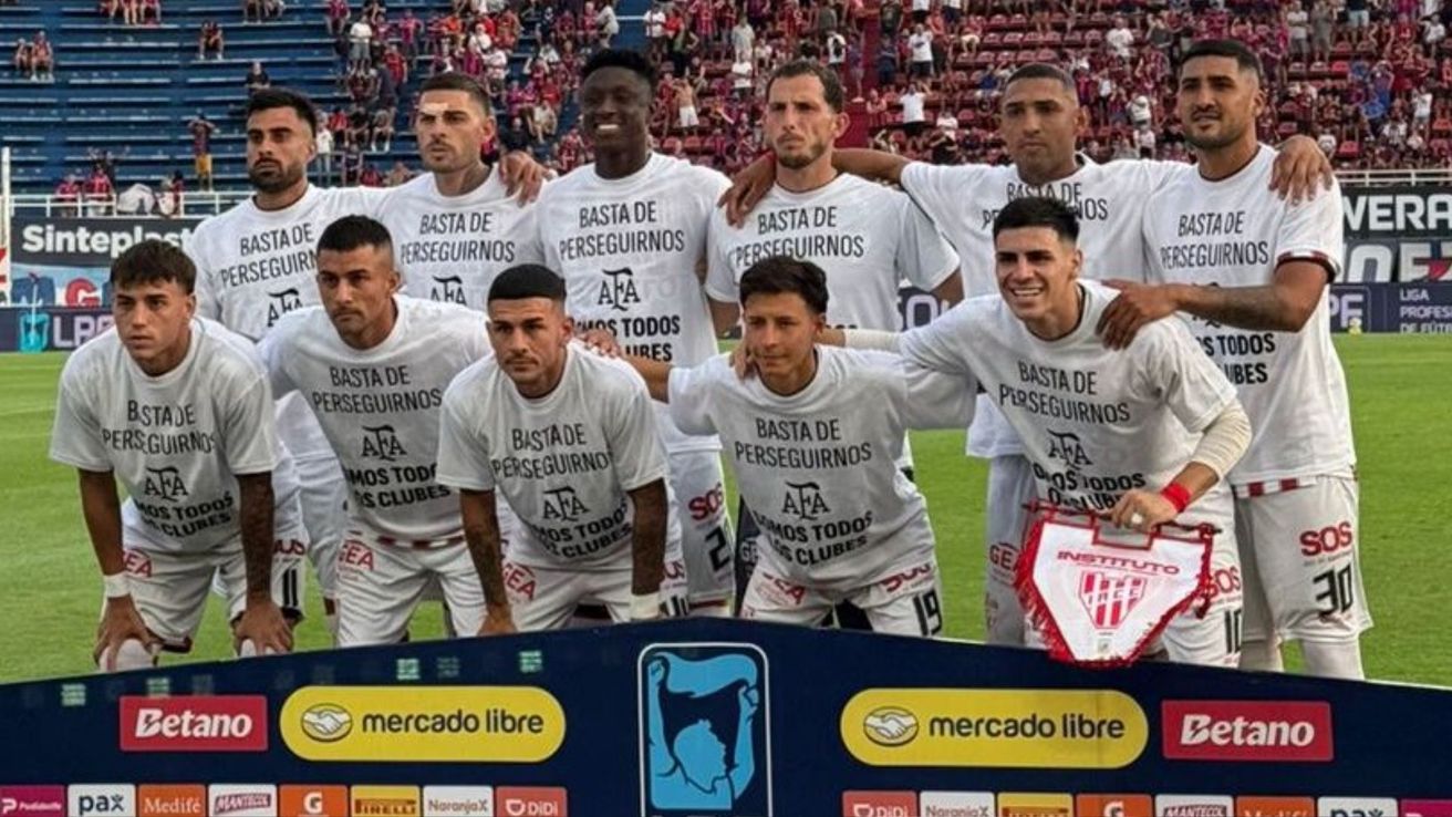 Video | Instituto se sumó al gesto de apoyo a la AFA y recibieron insultos de los hinchas