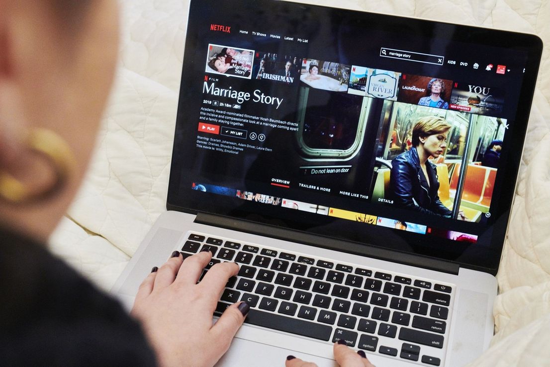 Cepo al dólar: cómo afecta a los servicios de Netflix y Spotify