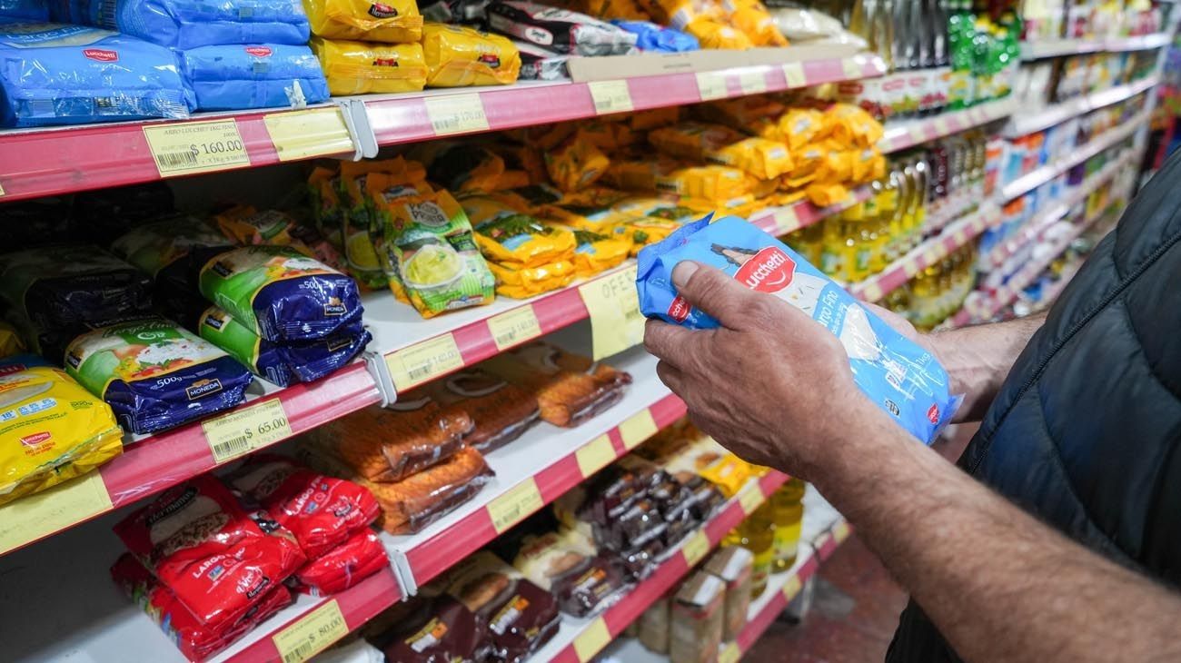 Las ventas en los supermercados cayeron un 8% en febrero