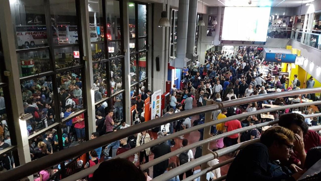 Hubo caos de gente y demoras en la Terminal de Retiro por una protesta