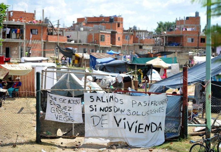 Cómo funciona "la mafia" de la toma de tierras en Villa Lugano
