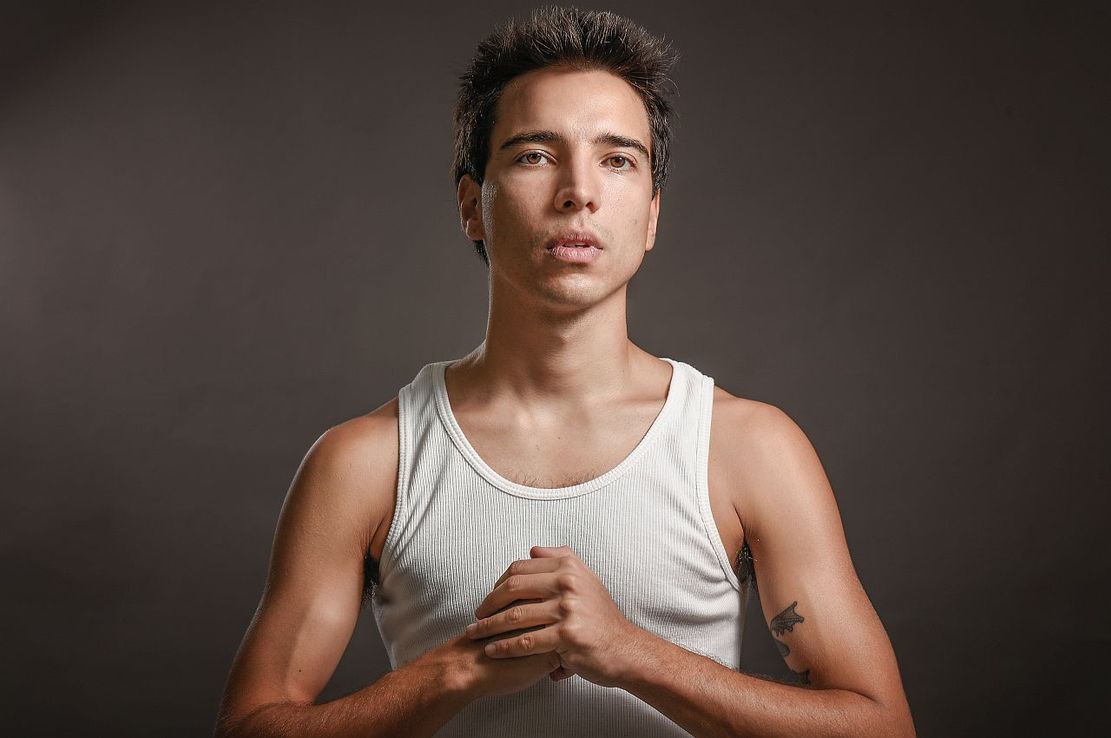 El estreno de A.K.A. representan un desafío doble para Lucas Pose