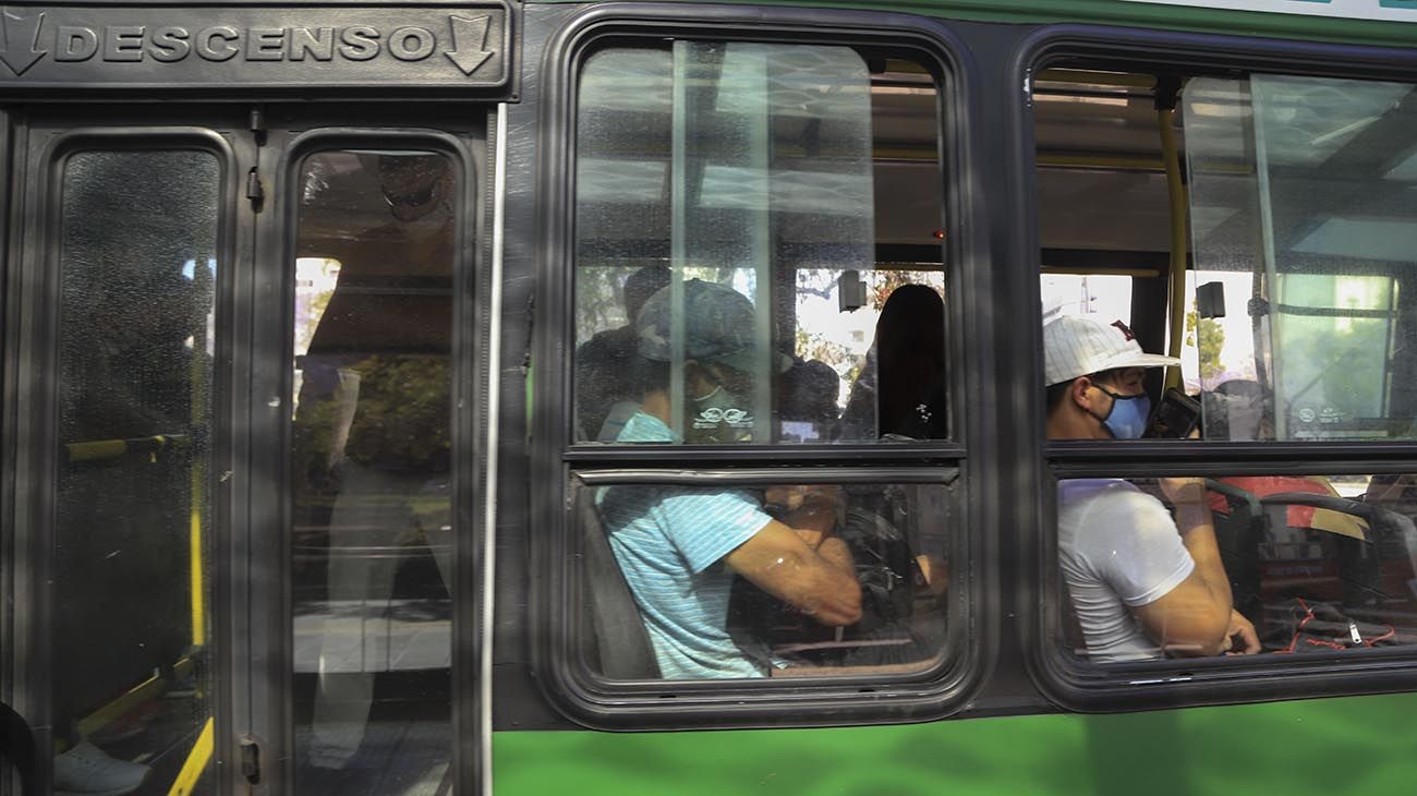 La UTA levantó el paro en el interior del país y este viernes habrá colectivos