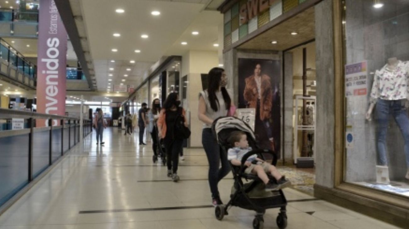 Paritarias: el sector comercial acordó una suba del 5% en los básicos y una revisión salarial en enero de 2025