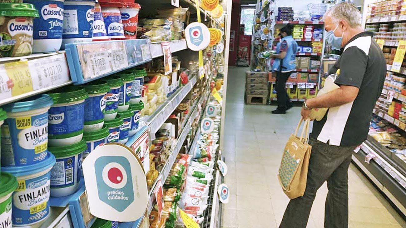 Cada vez más personas compran consumos básicos con tarjeta de crédito