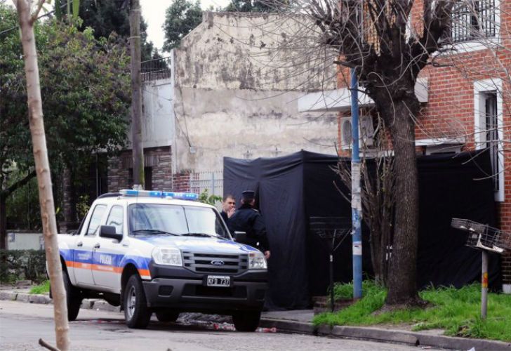 Iba al cumpleaños de su nieto y lo asesinan en una entradera