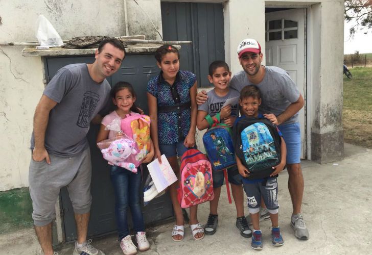 Una escuela rural en Goya, el lugar elegido por tres amigos para ayudar