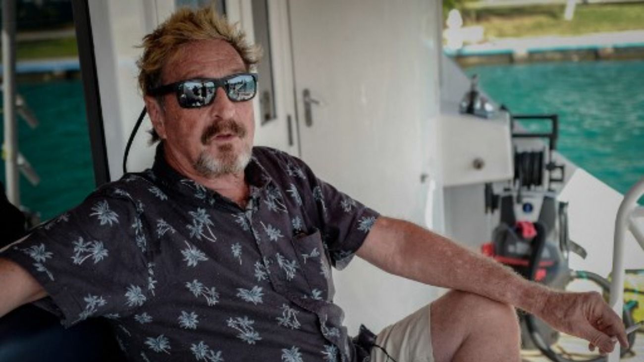 La agitada vida y misteriosa muerte en prisión de John McAfee: ¿suicida o suicidado?