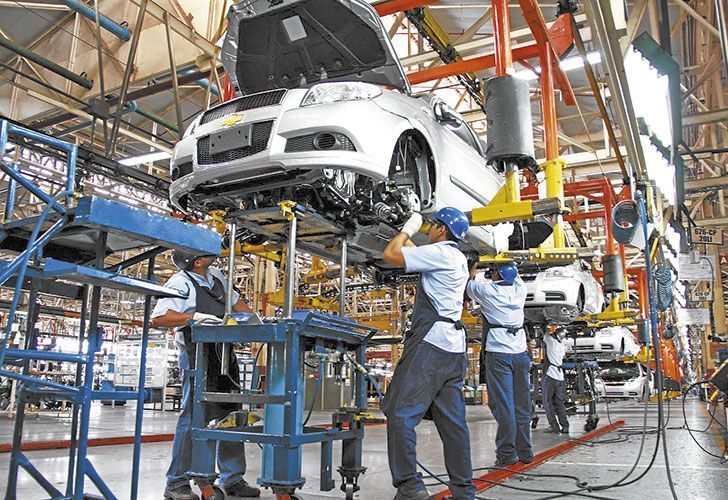 La actividad industrial retrocedió 7,1% interanual en agosto