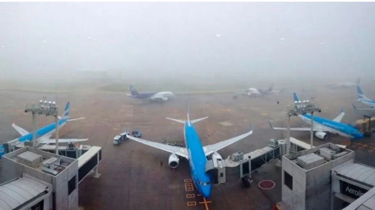 La niebla provoca desvíos y demoras en decenas de vuelos en Buenos Aires