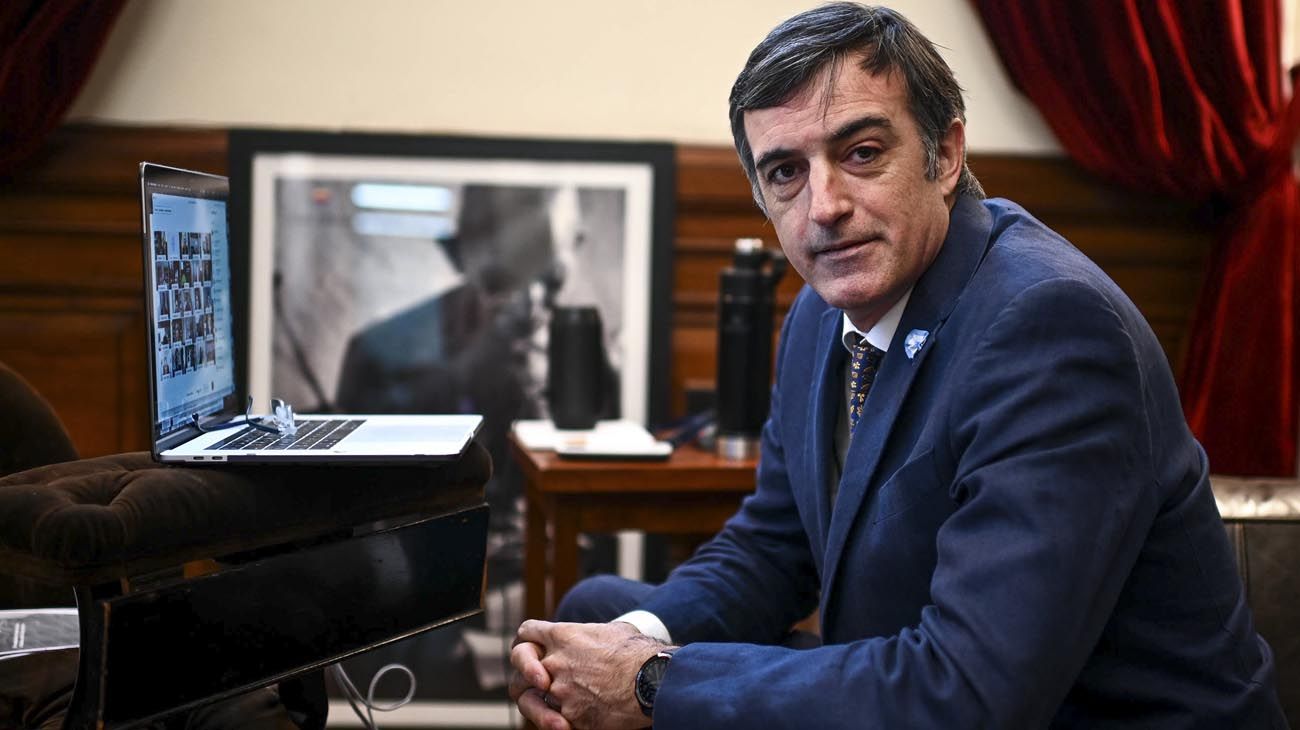 Esteban Bullrich donará el aumento de su dieta a pacientes con ELA