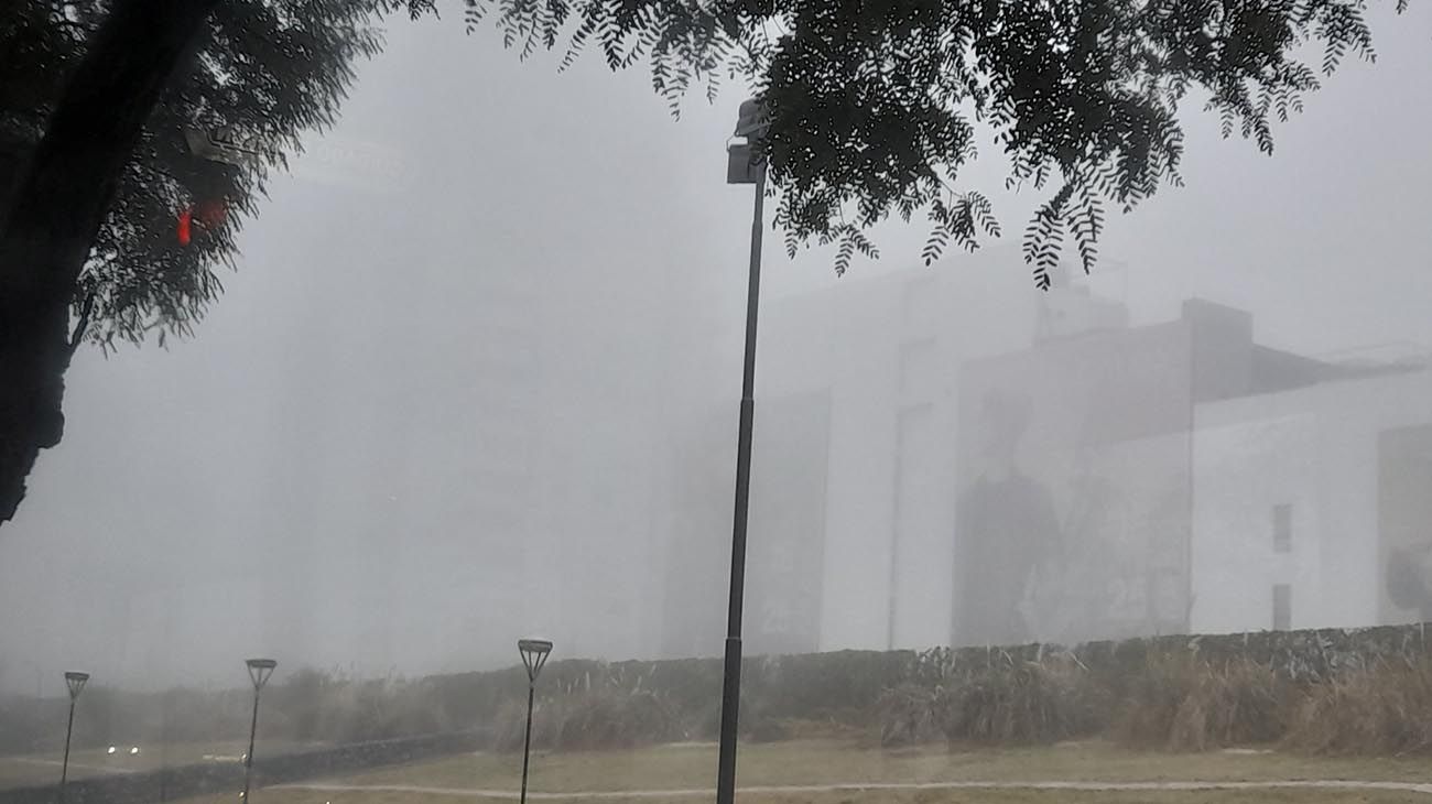 Jueves en el AMBA con neblinas matinales y cielo mayormente nublado