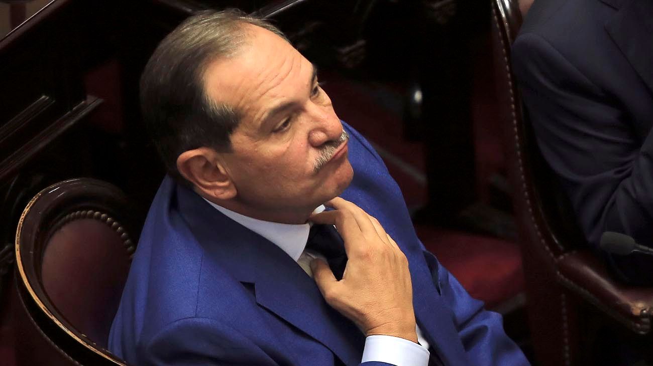 Alperovich pidió licencia en el Senado tras la denuncia por violación