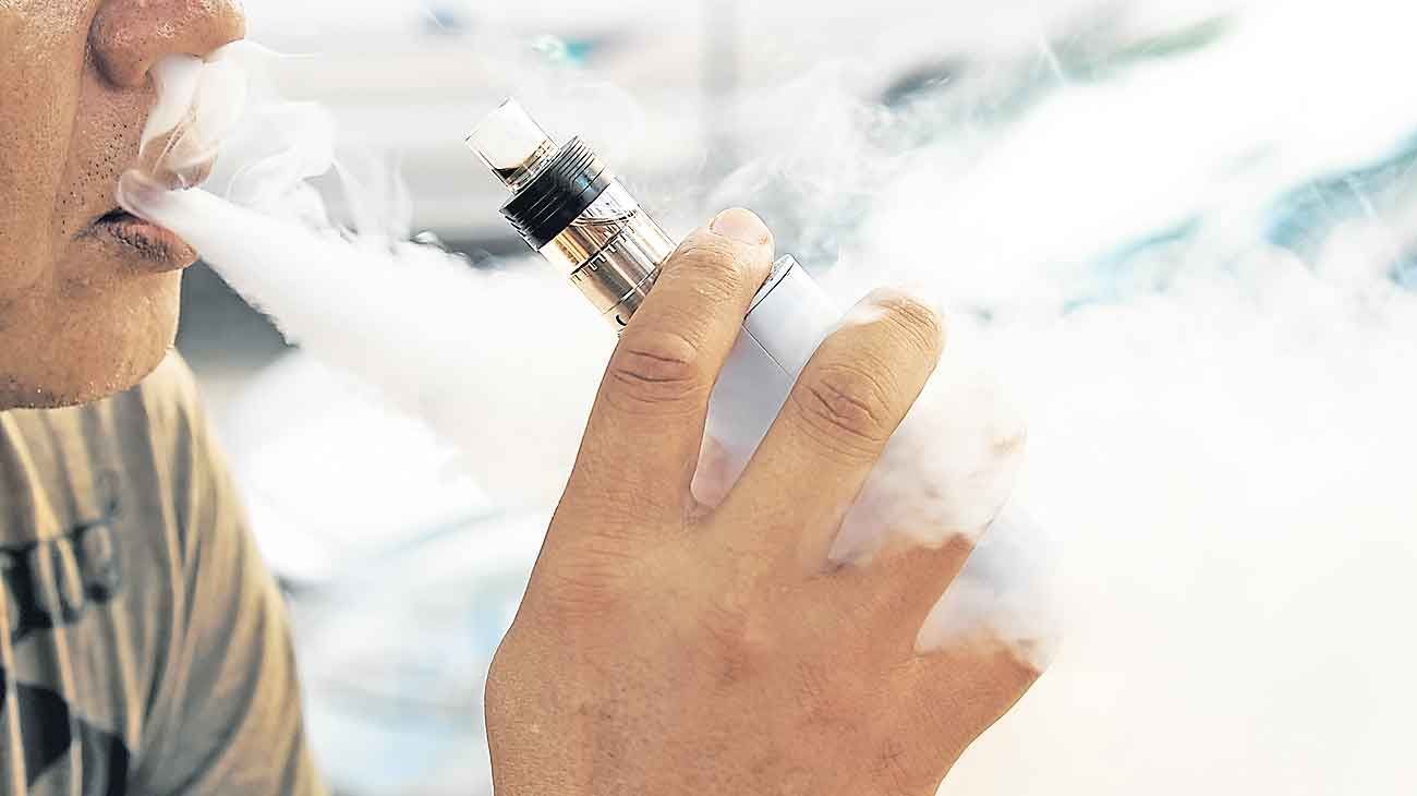 "Humo cero": buscan prohibir el uso del cigarrillo electrónico