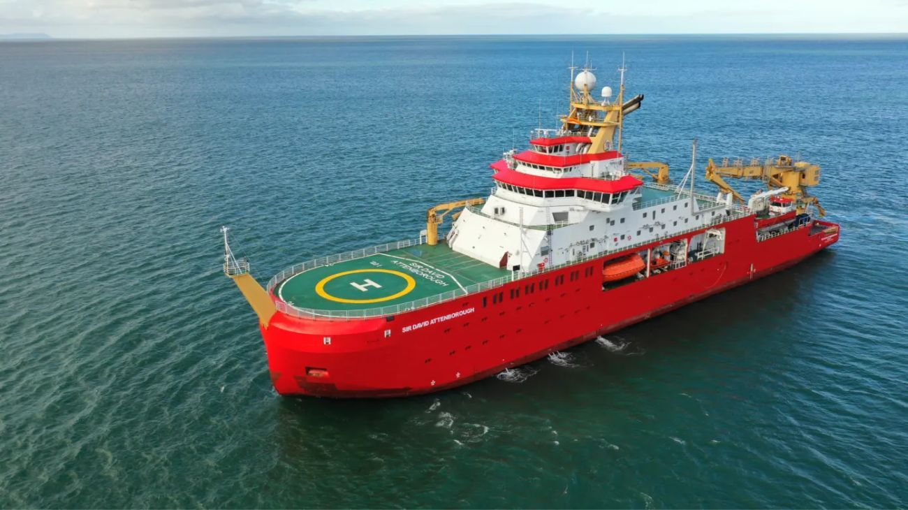 Un buque británico con bandera de Malvinas entró en el Río de la Plata y está en el puerto de Montevideo