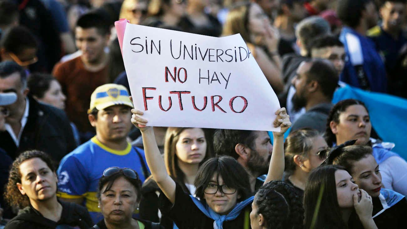Libros en la selva: lo que hay detrás de la marcha por la universidad