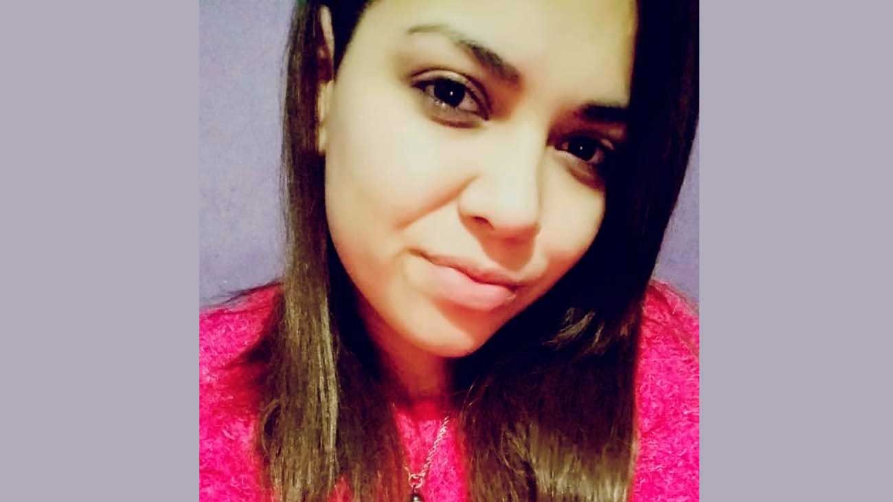 Investigan la muerte de una joven que tenía un balazo en el mentón