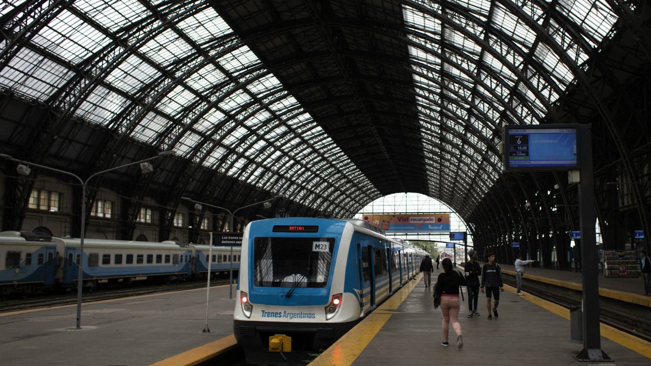 Descontrol en los trenes | Los no esenciales circulan sin problemas en las estaciones