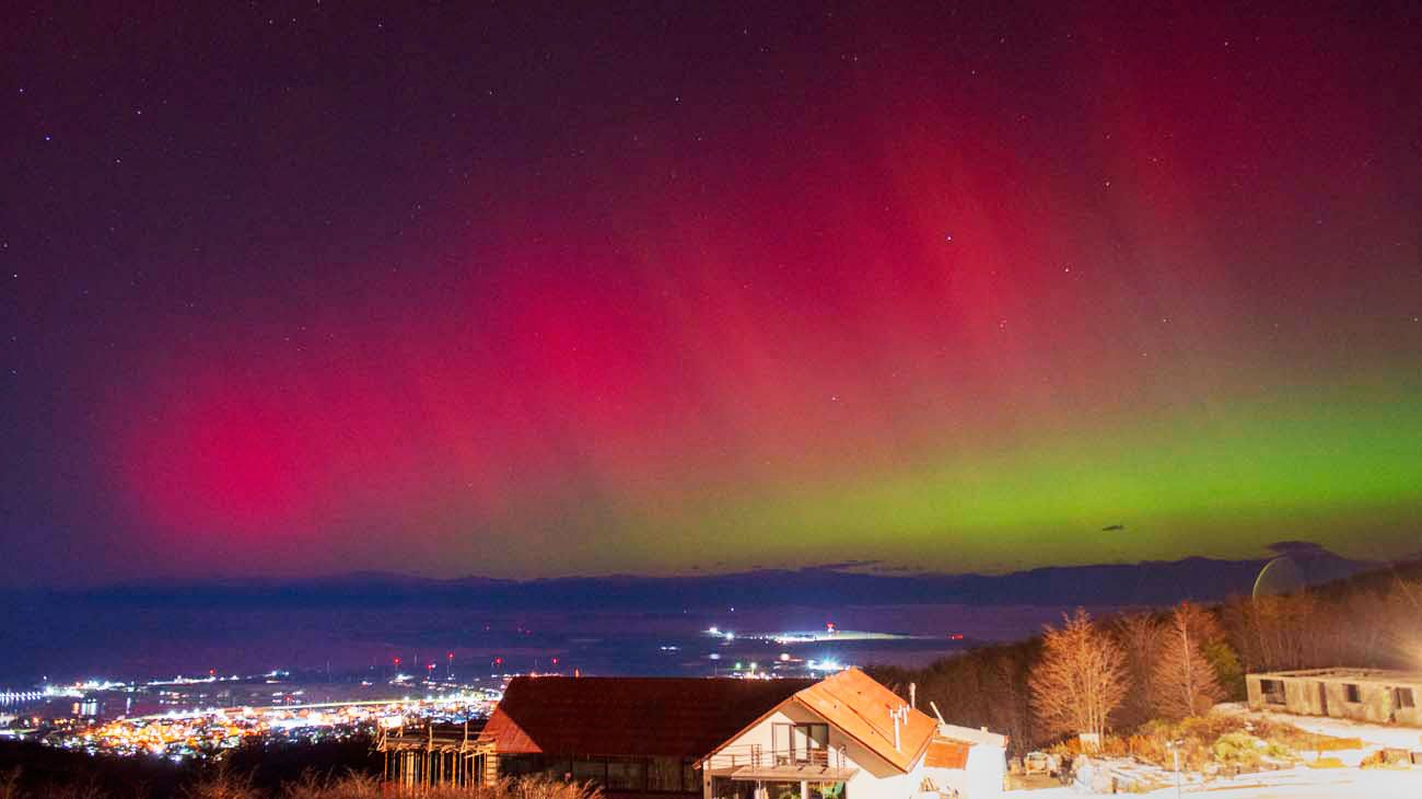 Una intensa e inusual aurora austral se pudo ver ayer en regiones de Patagonia