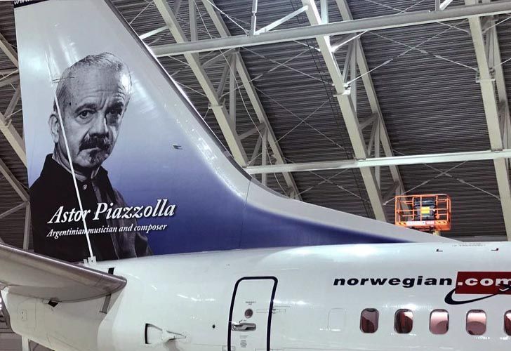 Línea aérea low cost rinde homenaje a Astor Piazzolla