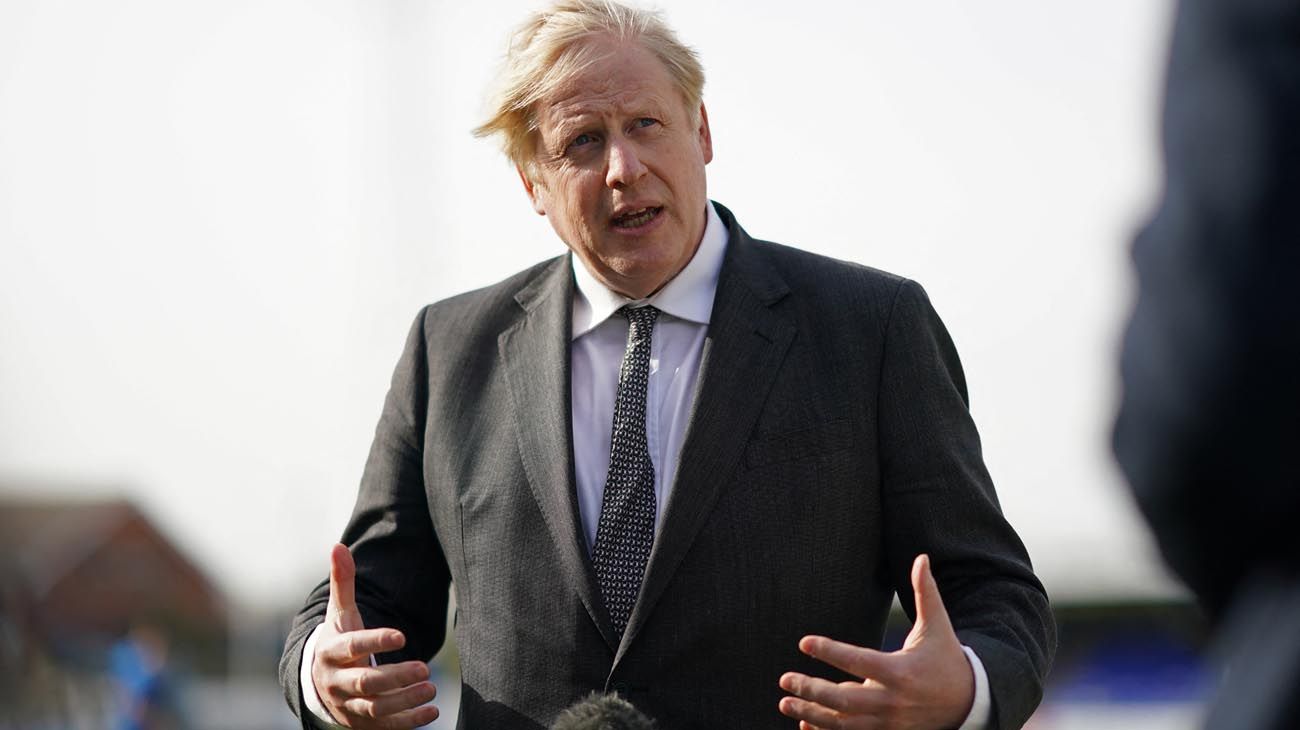 Acusan a Boris Johnson de decir "no más confinamientos, dejemos que los muertos se apilen"
