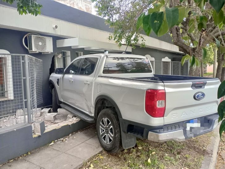 Córdoba: dos vehículos incrustados en distintos choques en la ciudad