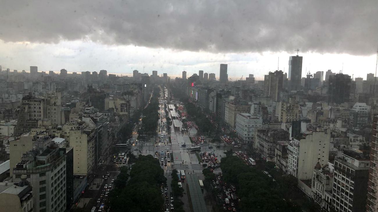 Intenso temporal de lluvia y granizo cae sobre Buenos Aires y el Conurbano