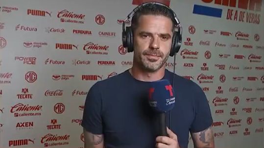 Gago jugó a la estatua viviente en México: "Nadie de Boca habló conmigo", dijo sin mover una ceja