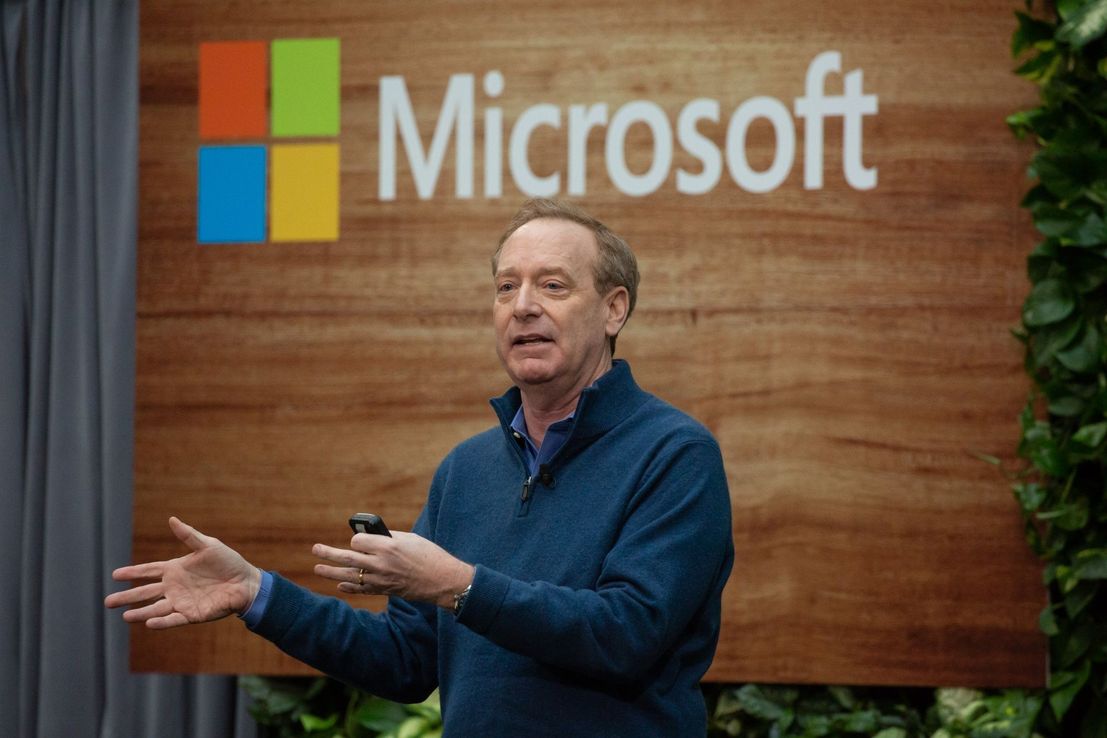 Microsoft dice que Google y Facebook deberían pagar por noticias