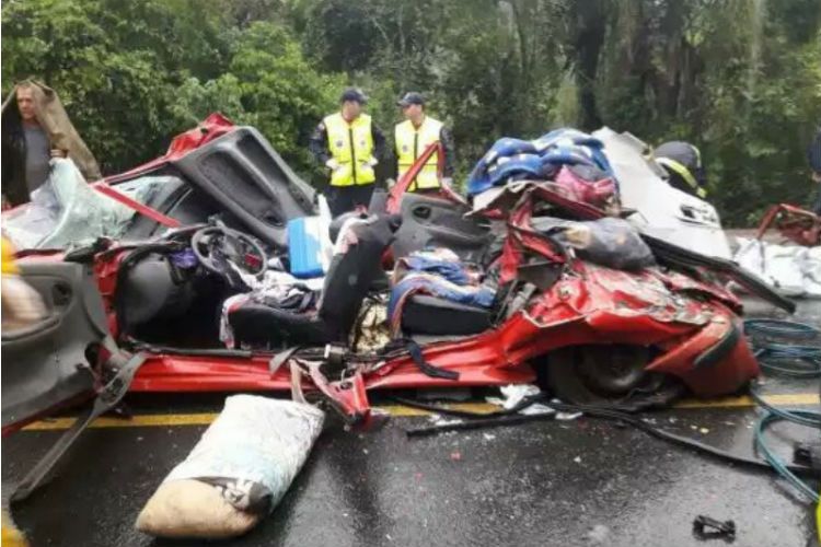 Tres argentinos murieron aplastados por un acoplado en Brasil