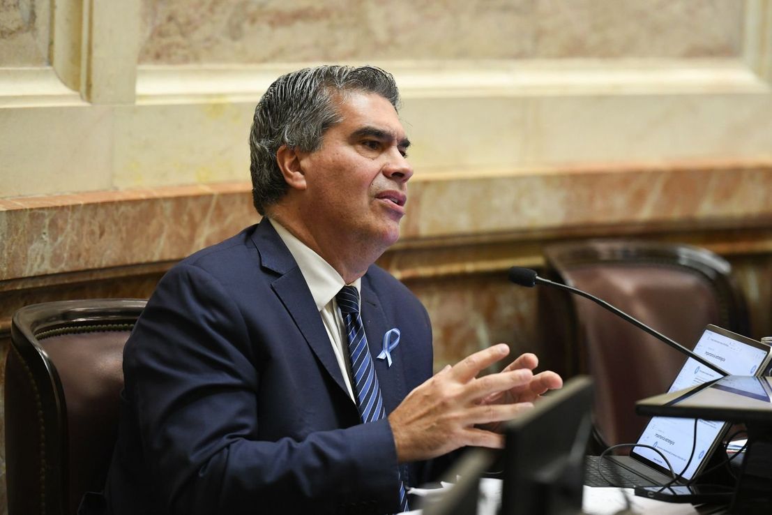 Capitanich cruzó a Milei por su alianza con EE.UU. y advirtió sobre Malvinas y la industria