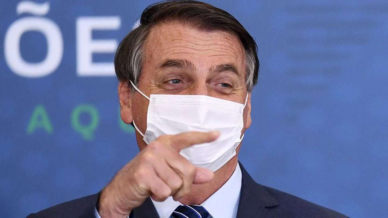 Por no estar vacunado, Bolsonaro debió comer pizza en una vereda de Nueva York