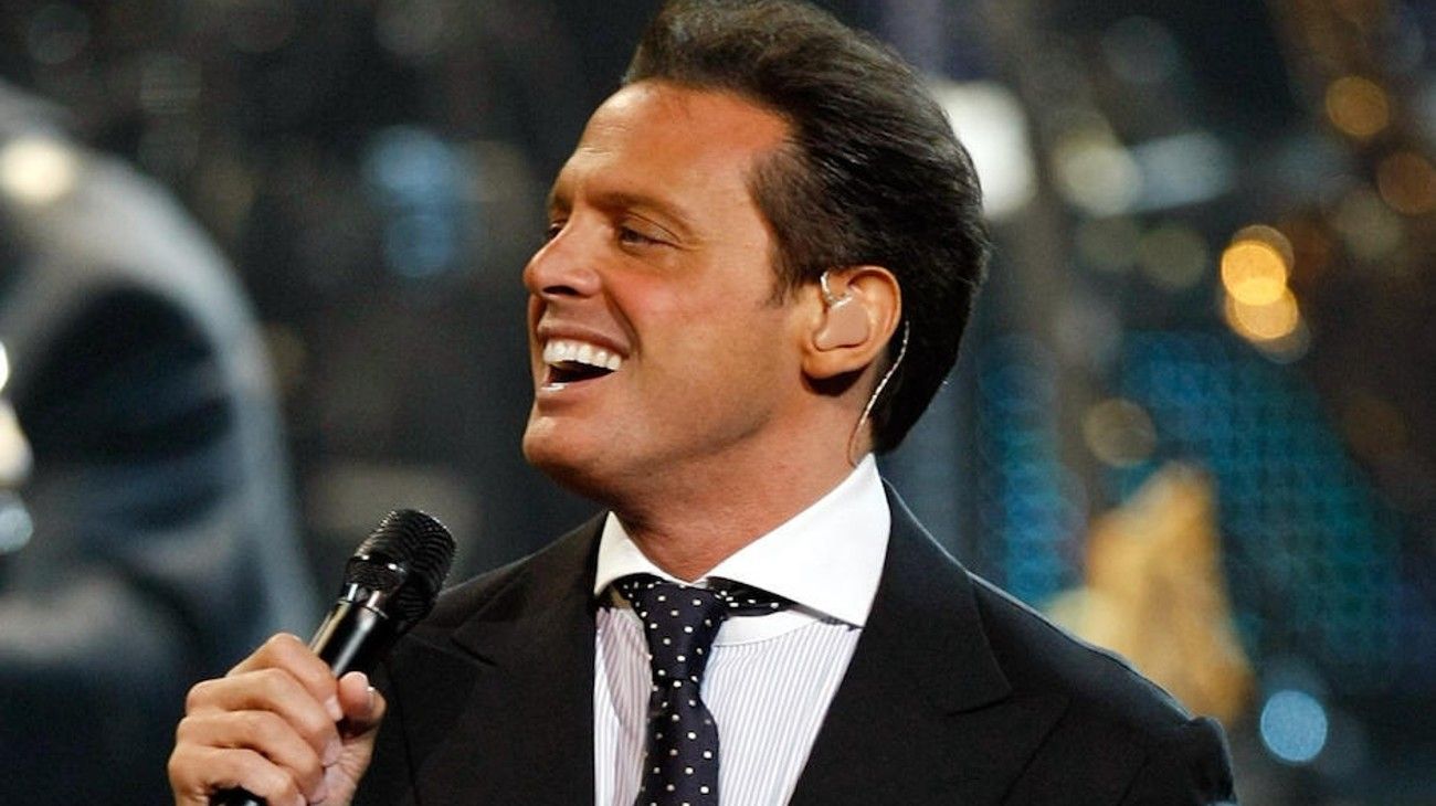Luis Miguel, en pareja con el amor de su infancia y volviendo a los escenarios