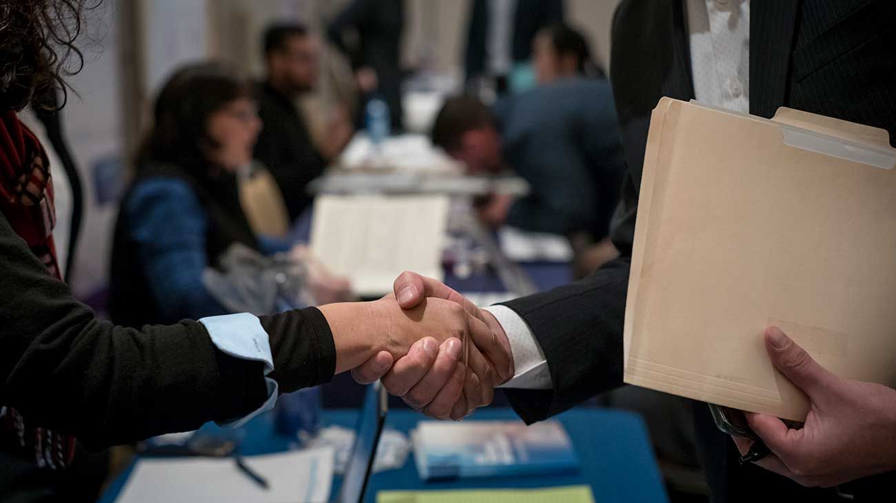 Cuál es el sueldo pretendido para puestos senior y junior