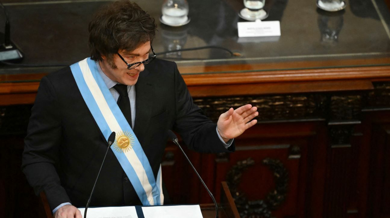 Cuál es el efecto del ‘Criptogate’ en la imagen de Milei según las últimas encuestas