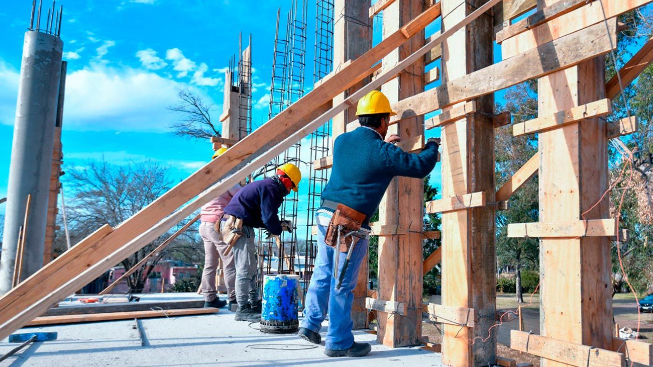 Indec: la construcción e industria siguieron en retroceso en octubre