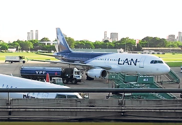 LAN pudo volar y denuncia una campaña a favor de Aerolíneas