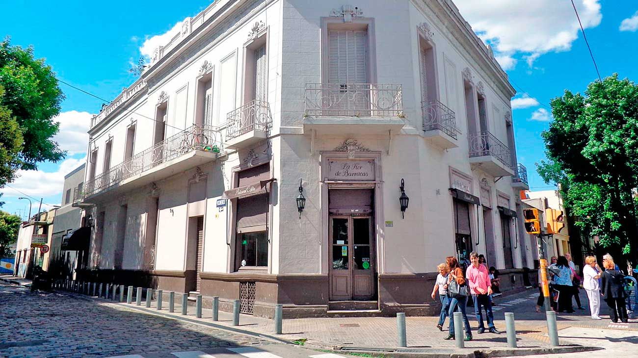 Por la cuarentena, cerró el bar notable La Flor de Barracas