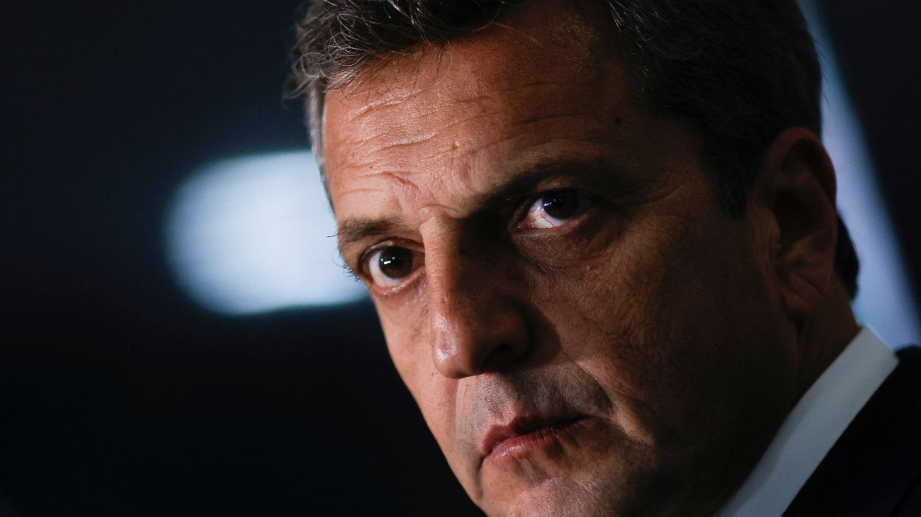 Massa relanza su campaña y enfrenta a Milei