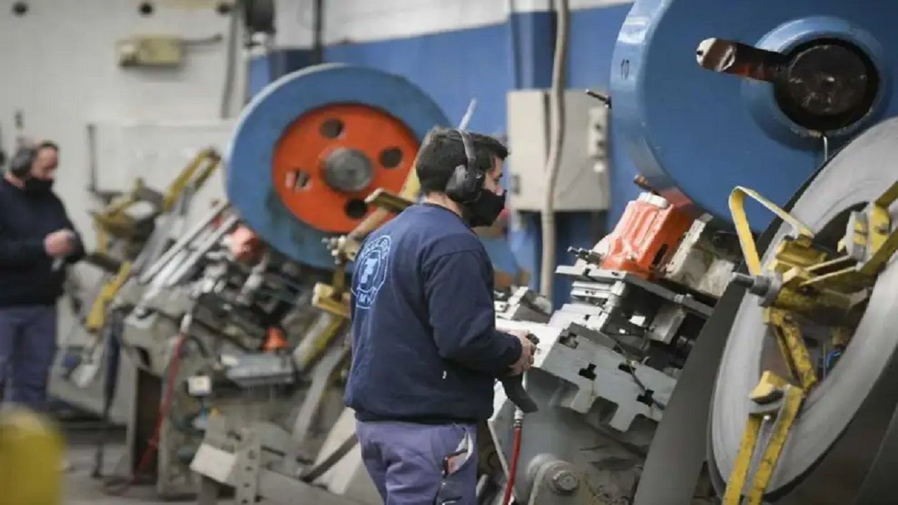 Inflación, devaluación y caída del poder adquisitivo: los factores detrás de la caída en el mercado interno