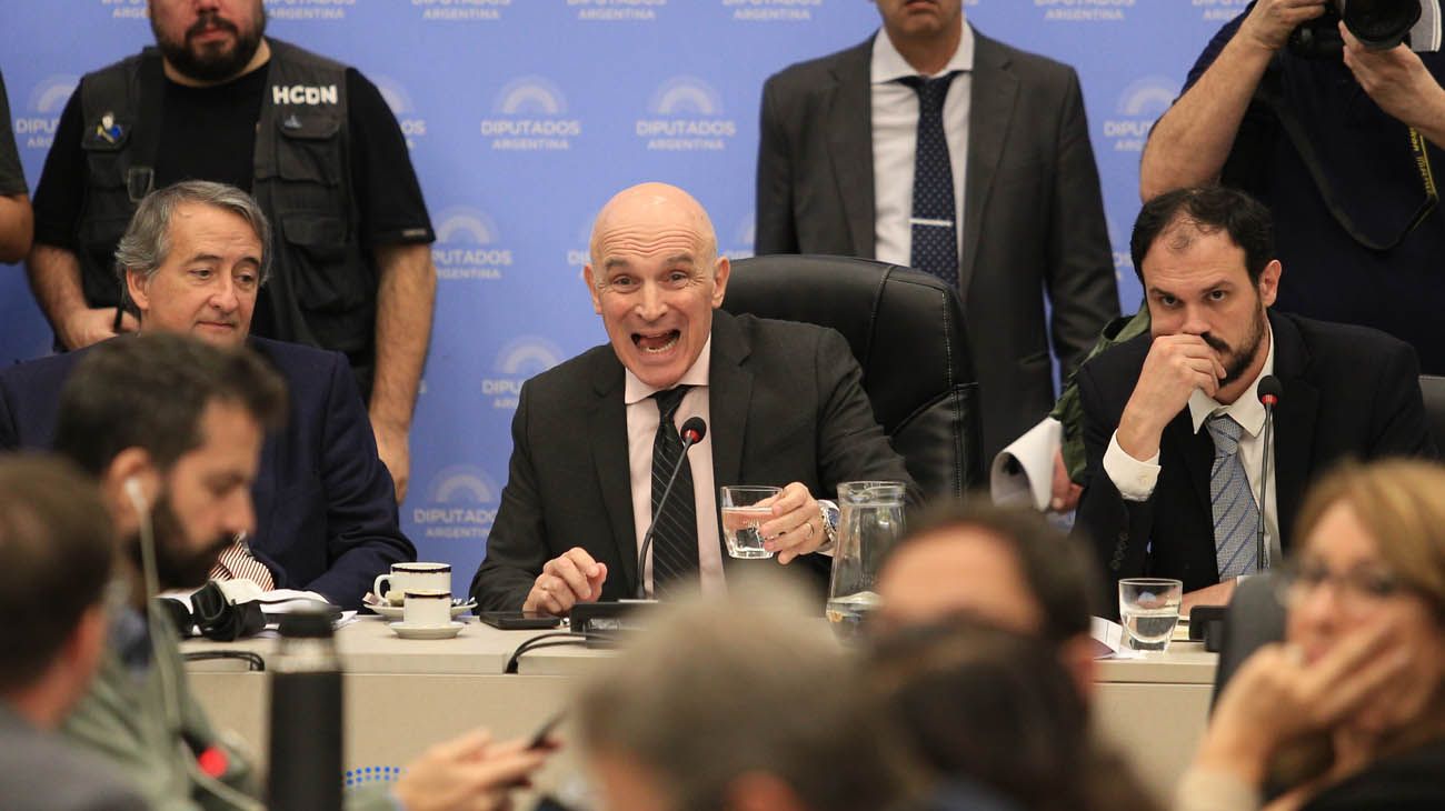 El oficialismo logró un segundo dictamen por el paquete fiscal y se debatirá junto con la Ley Bases