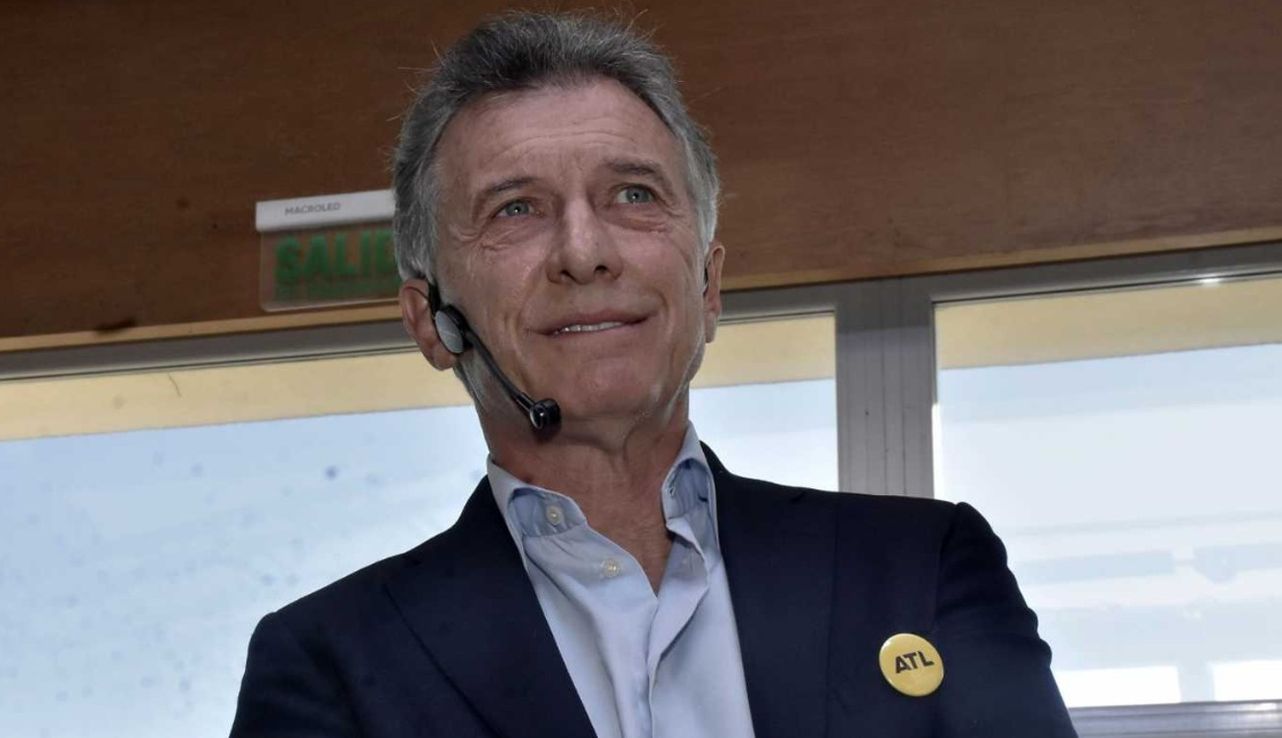 Desde Córdoba, Macri respondió con ironía a una crítica de Carrió: "De noche, yo soy Batman"