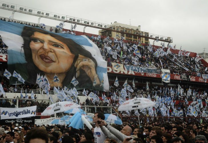 La Cámpora tuvo fiesta 'irreversible' con cotillón anti-buitre, Máximo y Kicilove